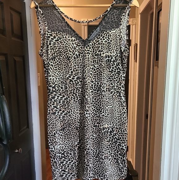 Women's dress - Picture 2 of 2